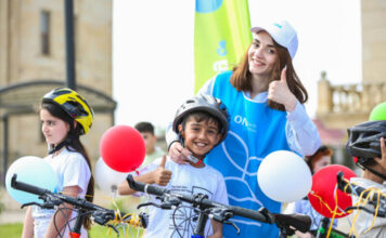 Leyla Əliyevanın təşəbbüsü ilə uşaq və yeniyetmələrə velosipedlər hədiyyə olunub Leyla Əliyevanın təşəbbüsü ilə uşaq və yeniyetmələrə velosipedlər hədiyyə olunub