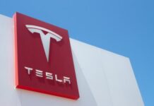 Mask-Tramp qarşıdurması fonunda “Tesla” səhmləri 10 % ucuzlaşıb Tesla