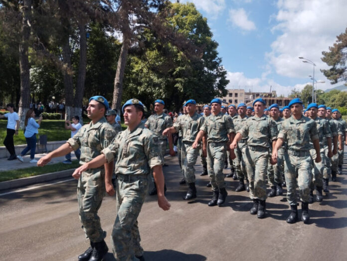 hərbçilərin yürüşü
