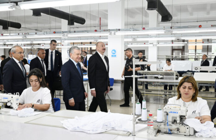 Azərbaycan və Özbəkistan prezidentləri Xankəndidəki “Businesstex JV” tikiş fabrikinin fəaliyyəti ilə tanış olublar