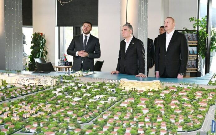 İlham Əliyev və Qurbanqulu Berdiməhəmmədov “Sea Breeze”də