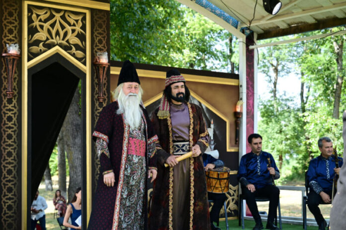 “Sözün hökmdarı” adlı teatr tamaşası