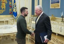 Kelloq Zelenski ilə ABŞ silahlarının tədarükünün sürətləndirilməsini müzakirə edib ABŞ Prezidentinin Ukrayna üzrə xüsusi elçisi Kit Kelloq bildirib ki, Ukrayna prezidenti Vladimir Zelenski ilə görüş zamanı NATO ilə yeni saziş çərçivəsində Kiyevə Amerika silahlarının tədarükünün sürətləndirilməsini müzakirə edib