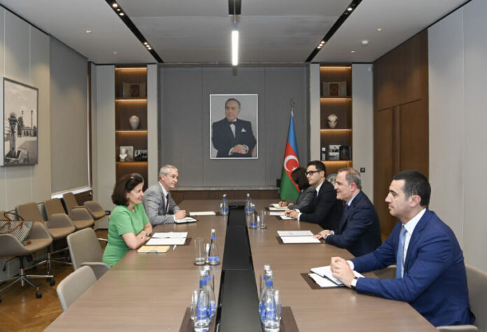 Avqustun 27-də Azərbaycanın xarici işlər naziri Ceyhun Bayramov Fransanın ölkəmizdəki səfiri Ann Buayon ilə Azərbaycandakı diplomatik fəaliyyətinin başa çatması münasibətilə görüşüb