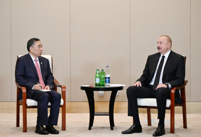 Azərbaycan Respublikasının Prezidenti İlham Əliyev avqustun 31-də Çinin Tiencin şəhərində "CCCC" (“China Communications Construction Company”) şirkətinin sədri Son Haylian ilə görüşüb