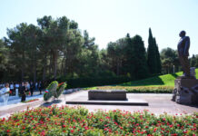 Il Beynəlxalq Multikulturalizm Gənclər Forumunun iştirakçıları Ulu Öndərin məzarını və Şəhidlər xiyabanını ziyarət ediblər Il Beynəlxalq Multikulturalizm Gənclər Forumunun iştirakçıları Ulu Öndərin məzarını və Şəhidlər xiyabanını ziyarət ediblər