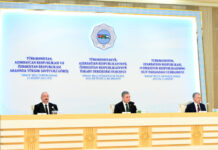 Azərbaycan, Türkmənistan və Özbəkistan liderlərinin iştirakı ilə Türkmənbaşı şəhərində sənədlərin imzalanması mərasimi olub Avqustun 22-də Türkmənbaşı şəhərində Azərbaycan Respublikasının Prezidenti İlham Əliyevin, Türkmənistan Xalq Məsləhətinin sədri Qurbanqulu Berdiməhəmmədovun və Özbəkistan Respublikasının Prezidenti Şavkat Mirziyoyevin iştirakı ilə sənədlərin imzalanması mərasimi olub