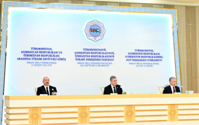 Avqustun 22-də Türkmənbaşı şəhərində Azərbaycan Respublikasının Prezidenti İlham Əliyevin, Türkmənistan Xalq Məsləhətinin sədri Qurbanqulu Berdiməhəmmədovun və Özbəkistan Respublikasının Prezidenti Şavkat Mirziyoyevin iştirakı ilə sənədlərin imzalanması mərasimi olub