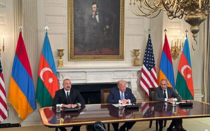 ABŞ və Azərbaycan Prezidentləri Donald Tramp və İlham Əliyev, Ermənistanın Baş naziri Nikol Paşinyan üçtərəfli bəyanatla çıxış edirlər