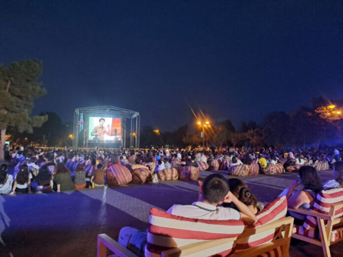 “Bulvarda kino axşamı” layihəsi