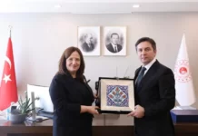 Azərbaycanla Türkiyə arasında iqlim dəyişikliyi sahəsində əməkdaşlıq müzakirə olunub Azərbaycan xarici işlər nazirinin müavini Yalçın Rəfiyev Türkiyədə bu ölkənin ətraf, şəhər və iqlim dəyişikliyi nazirinin müavini Fatma Varankla görüşüb