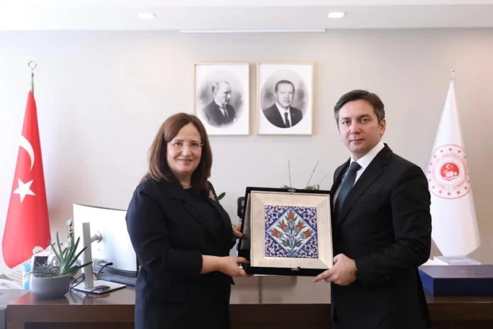 Azərbaycan xarici işlər nazirinin müavini Yalçın Rəfiyev Türkiyədə bu ölkənin ətraf, şəhər və iqlim dəyişikliyi nazirinin müavini Fatma Varankla görüşüb