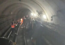 London metrosunda sərnişinlər saatlarla qatarın içində qalıblar London metrosunda sərnişinlər saatlarla qatarın içində qalıblar