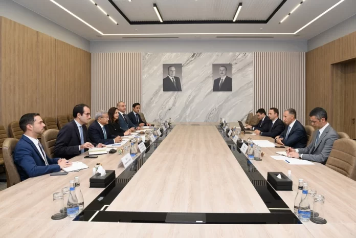 Azərbaycan Nəqliyyat və Kommunikasiya Holdinqində (AZCON) Asiya İnkişaf Bankının bazar həlləri üzrə vitse-prezidenti Barqav Dasqupta ilə görüş keçirilib