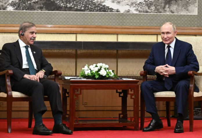 Rusiya Prezidenti Vladimir Putin Pekində Pakistanın Baş naziri Məhəmməd Şahbaz Şəriflə görüşü zamanı