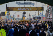 Oktoberfest bomba həyəcanından sonra yenidən açılıb Oktoberfest xalq festivalı