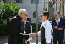 Birinci vitse-prezident Mehriban Əliyeva Vatikanda Müqəddəs Pavel Bazilikasının baş keşişi ilə görüşüb Azərbaycan Respublikasının Birinci vitse-prezidenti Mehriban Əliyeva Müqəddəs Taxt-Taca – Vatikana rəsmi səfəri çərçivəsində oktyabrın 16-da Müqəddəs Pavel Bazilikasının baş keşişi kardinal Ceyms Harvi ilə görüşüb