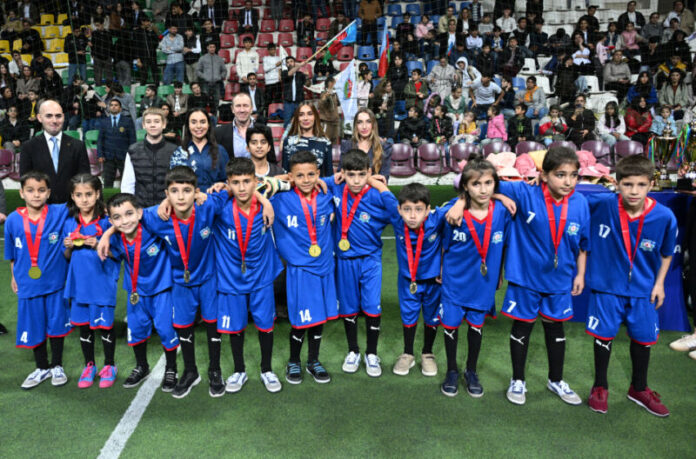 Oktyabrın 30-da uşaq evlərində tərbiyə alan 10-11 və 12-13 yaş arası oğlan və qızlardan ibarət komandalar arasında növbəti “Dostluq Kuboku” minifutbol turniri keçirilib Oktyabrın 30-da uşaq evlərində tərbiyə alan 10-11 və 12-13 yaş arası oğlan və qızlardan ibarət komandalar arasında növbəti “Dostluq Kuboku” minifutbol turniri keçirilib