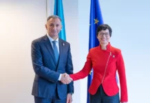 Rəşad Nəbiyev Aİ-nin komissarı ilə Zəngəzur dəhlizini müzakirə edib Azərbaycanın rəqəmsal inkişaf və nəqliyyat naziri Rəşad Nəbiyev Brüsseldə Avropa İttifaqının (Aİ) genişlənmə məsələləri üzrə komissarı Marta Kos ilə görüşüb