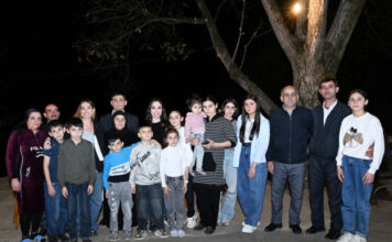 Leyla Əliyeva və Arzu Əliyeva Astarada Pəncəli Teymurovun ailəsini ziyarət ediblər Noyabrın 21-də Heydər Əliyev Fondunun vitse-prezidenti Leyla Əliyeva və Arzu Əliyeva Astarada Azərbaycanın Milli Qəhrəmanı Pəncəli Teymurovun ailəsini ziyarət ediblər