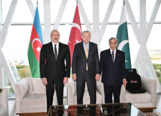 Azərbaycan Prezidentinin, Türkiyə Prezidentinin və Pakistanın Baş nazirinin üçtərəfli görüşü olub Noyabrın 8-də Azərbaycan Respublikasının Prezidenti İlham Əliyevin, Türkiyə Respublikasının Prezidenti Rəcəb Tayyib Ərdoğanın və Pakistan İslam Respublikasının Baş naziri Məhəmməd Şahbaz Şərifin üçtərəfli görüşü olub