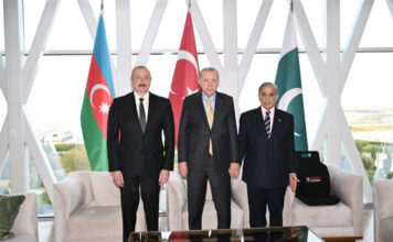 Azərbaycan Prezidentinin, Türkiyə Prezidentinin və Pakistanın Baş nazirinin üçtərəfli görüşü olub Noyabrın 8-də Azərbaycan Respublikasının Prezidenti İlham Əliyevin, Türkiyə Respublikasının Prezidenti Rəcəb Tayyib Ərdoğanın və Pakistan İslam Respublikasının Baş naziri Məhəmməd Şahbaz Şərifin üçtərəfli görüşü olub