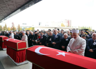 Türkiyə Hərbi Hava Qüvvələrinə məxsus təyyarədə həlak olanların dəfn mərasimində rəsmi şəxslər iştirak ediblər Gürcüstanda C-130 hərbi-nəqliyyat təyyarəsinin qəzaya uğraması nəticəsində həlak olan 20 hərbçidən üçünün noyabrın 14-də Ankarada keçirilən dəfn mərasimində Türkiyə rəsmiləri də iştirak ediblər