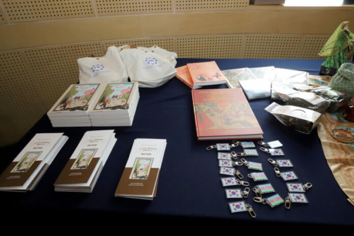 Seulda “Kitabi-Dədə Qorqud” dastanına həsr edilmiş kitabın təqdimatı olub