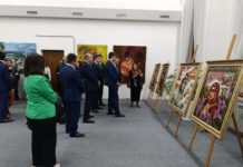 Qarabağ Universitetinin yaradılmasının 2 illiyi qeyd edilib Noyabrın 27-də Xankəndidə Qarabağ Universitetinin İncəsənət fakültəsində ali təhsil müəssisəsinin yaradılmasının 2 illiyinə həsr olunmuş konsert proqramı və sərgi keçirilib