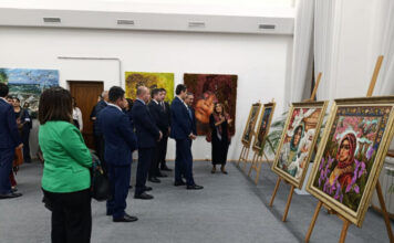 Qarabağ Universitetinin yaradılmasının 2 illiyi qeyd edilib Noyabrın 27-də Xankəndidə Qarabağ Universitetinin İncəsənət fakültəsində ali təhsil müəssisəsinin yaradılmasının 2 illiyinə həsr olunmuş konsert proqramı və sərgi keçirilib