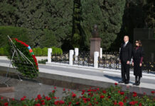 Prezident İlham Əliyev və birinci xanım Mehriban Əliyeva Ulu Öndər Heydər Əliyevin məzarını ziyarət ediblər Azərbaycan Respublikasının Prezidenti İlham Əliyev və birinci xanım Mehriban Əliyeva Vətən müharibəsində Qələbənin beşinci ildönümü münasibətilə Fəxri xiyabanda Ümummilli Lider Heydər Əliyevin məzarını ziyarət ediblər