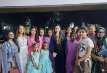 Leyla Əliyeva və Arzu Əliyeva Dəkkədə uşaq evini ziyarət ediblər Heydər Əliyev Fondunun vitse-prezidenti, IDEA İctimai Birliyinin təsisçisi və rəhbəri Leyla Əliyeva, Bakı Media Mərkəzinin rəhbəri Arzu Əliyeva Banqladeş Xalq Respublikasına səfər çərçivəsində dekabrın 6-da paytaxt Dəkkə şəhərində yerləşən valideyn himayəsindən məhrum olmuş və kimsəsiz qız uşaqları üçün müəssisəni ziyarət ediblər