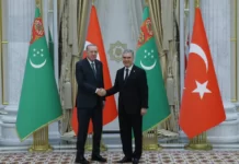 Ərdoğan Aşqabadda Qurbanqulu Berdiməhəmmədovla görüşüb Türkiyə Prezidenti Rəcəb Tayyib Ərdoğan Aşqabada səfəri çərçivəsində Türkmənistan Xalq Məsləhətinin Sədri Qurbanqulu Berdiməhəmmədovla görüşüb