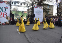 Qaxda Yeni ilin gəlişi böyük ruh yüksəkliyi ilə qeyd olunub Qaxda Yeni ilin gəlişi böyük ruh yüksəkliyi ilə qeyd olunub