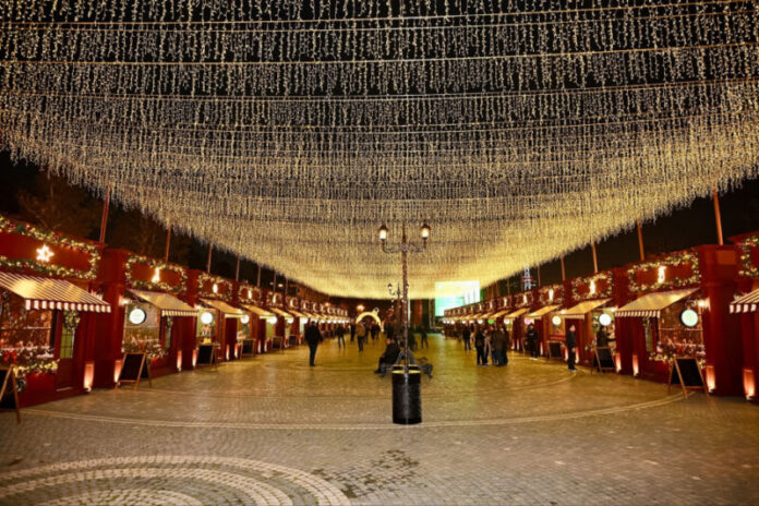 Dənizkənarı Bulvarda Yeni il yarmarkası Dənizkənarı Bulvarda Yeni il yarmarkası