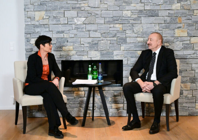 Azərbaycan Respublikasının Prezidenti İlham Əliyev yanvarın 21-də Davosda Avropa İttifaqının Genişlənmə üzrə komissarı Marta Kosla görüşüb Azərbaycan Respublikasının Prezidenti İlham Əliyev yanvarın 21-də Davosda Avropa İttifaqının Genişlənmə üzrə komissarı Marta Kosla görüşüb
