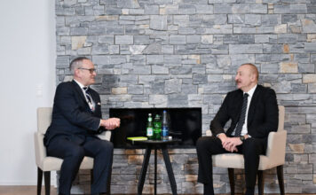 Prezident İlham Əliyev Davosda “Dell Technologies” şirkətinin Avropa, Yaxın Şərq və Afrika üzrə prezidenti ilə görüşüb Azərbaycan Respublikasının Prezidenti İlham Əliyev yanvarın 21-də Davosda dünyanın IT texnologiyaları üzrə nüfuzlu şirkətlərindən biri olan Amerika Birləşmiş Ştatlarının “Dell Technologies” şirkətinin Avropa, Yaxın Şərq və Afrika üzrə prezidenti Adrian Makdonald ilə görüşüb
