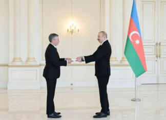 Prezident İlham Əliyev Norveçin ölkəmizdə yeni təyin olunmuş səfirinin etimadnaməsini qəbul edib Azərbaycan Respublikasının Prezidenti İlham Əliyev yanvarın 30-da Norveç Krallığının ölkəmizdə yeni təyin olunmuş fövqəladə və səlahiyyətli səfiri Andreas Qaarderi qəbul edib