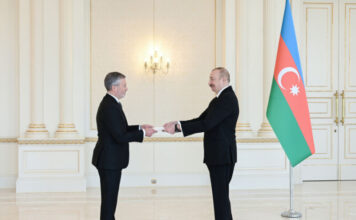 Prezident İlham Əliyev Norveçin ölkəmizdə yeni təyin olunmuş səfirinin etimadnaməsini qəbul edib Azərbaycan Respublikasının Prezidenti İlham Əliyev yanvarın 30-da Norveç Krallığının ölkəmizdə yeni təyin olunmuş fövqəladə və səlahiyyətli səfiri Andreas Qaarderi qəbul edib
