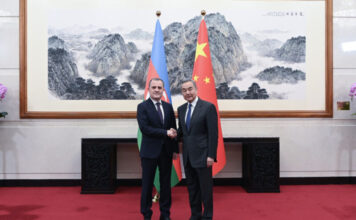 Azərbaycan ilə Çin siyasi, iqtisadi və təhlükəsizlik əməkdaşlığını genişləndirir Yanvarın 28-də Azərbaycan Respublikasının xarici işlər naziri Ceyhun Bayramov Çin Xalq Respublikasına rəsmi səfəri çərçivəsində xarici işlər naziri Van İ ilə görüşüb