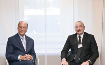 Prezident İlham Əliyev Davosda “BlackRock”un baş icraçı direktoru və “Global Infrastructure Partners” şirkətinin təsisçisi, sədri və baş icraçı direktoru ilə görüşüb Azərbaycan Respublikasının Prezidenti İlham Əliyev Davosda aktivlərin idarə olunması üzrə dünyanın aparıcı şirkətlərindən biri olan “BlackRock”un baş icraçı direktoru Larri Fink ilə görüşüb