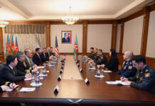 Azərbaycan və ABŞ arasında müdafiə sahəsində əlaqələrin inkişaf məsələləri müzakirə edilib Yanvarın 4-də Azərbaycan Respublikasının müdafiə naziri general-polkovnik Zakir Həsənov ölkəmizdə səfərdə olan Amerika Birləşmiş Ştatlarının Senatının Silahlı Qüvvələr Komitəsinin üzvü Markveyn Mallin və Nümayəndələr Palatasının digər üzvləri ilə görüşüb