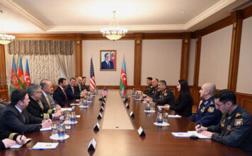 Azərbaycan və ABŞ arasında müdafiə sahəsində əlaqələrin inkişaf məsələləri müzakirə edilib Yanvarın 4-də Azərbaycan Respublikasının müdafiə naziri general-polkovnik Zakir Həsənov ölkəmizdə səfərdə olan Amerika Birləşmiş Ştatlarının Senatının Silahlı Qüvvələr Komitəsinin üzvü Markveyn Mallin və Nümayəndələr Palatasının digər üzvləri ilə görüşüb