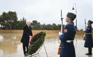 Prezident İlham Əliyev 20 Yanvar şəhidlərinin xatirəsini yad edib Prezident İlham Əliyev 20 Yanvar şəhidlərinin xatirəsini yad edib