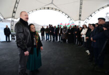 Prezident İlham Əliyev Ağdərənin Aşağı Oratağ kəndində Aşağı Oratağ, Çıldıran, Heyvalı və Çapar kəndlərinin sakinləri ilə görüşüb Prezident İlham Əliyev Ağdərənin Aşağı Oratağ kəndində Aşağı Oratağ, Çıldıran, Heyvalı və Çapar kəndlərinin sakinləri ilə görüşüb