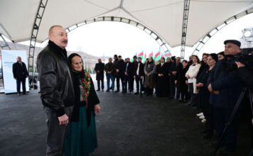 Prezident İlham Əliyev Ağdərənin Aşağı Oratağ kəndində Aşağı Oratağ, Çıldıran, Heyvalı və Çapar kəndlərinin sakinləri ilə görüşüb Prezident İlham Əliyev Ağdərənin Aşağı Oratağ kəndində Aşağı Oratağ, Çıldıran, Heyvalı və Çapar kəndlərinin sakinləri ilə görüşüb