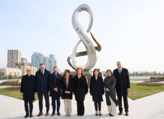 Fransina Armenqol Sosias Bakıda Zəfər abidəsini və Zəfər muzeyini ziyarət edib İspaniya Krallığı Deputatlar Konqresinin sədri Fransina Armenqol Sosias