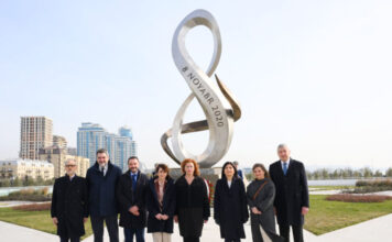 Fransina Armenqol Sosias Bakıda Zəfər abidəsini və Zəfər muzeyini ziyarət edib İspaniya Krallığı Deputatlar Konqresinin sədri Fransina Armenqol Sosias