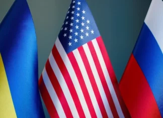 Əbu-Dabidə Ukrayna, Rusiya, ABŞ nümayəndələrinin üçtərəfli görüşü başlayıb Ukrayna, ABŞ, Rusiya bayraqları