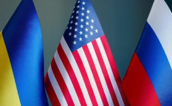 Əbu-Dabidə Ukrayna, Rusiya, ABŞ nümayəndələrinin üçtərəfli görüşü başlayıb Ukrayna, ABŞ, Rusiya bayraqları